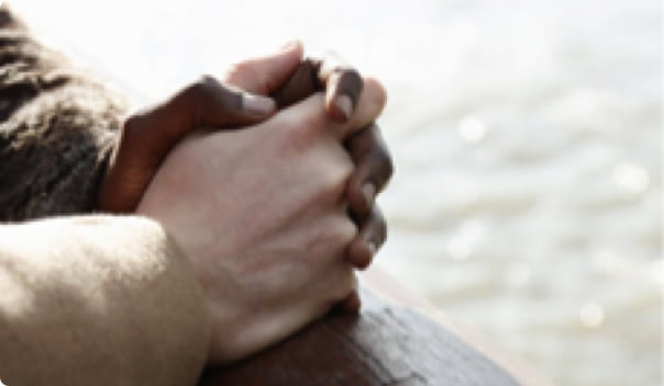 يدان مغلقتان